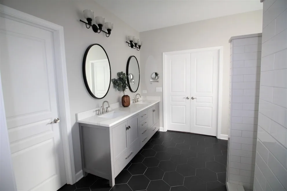Nordic Bathroom by Fredenhagen Remodel & Design - Photo 2