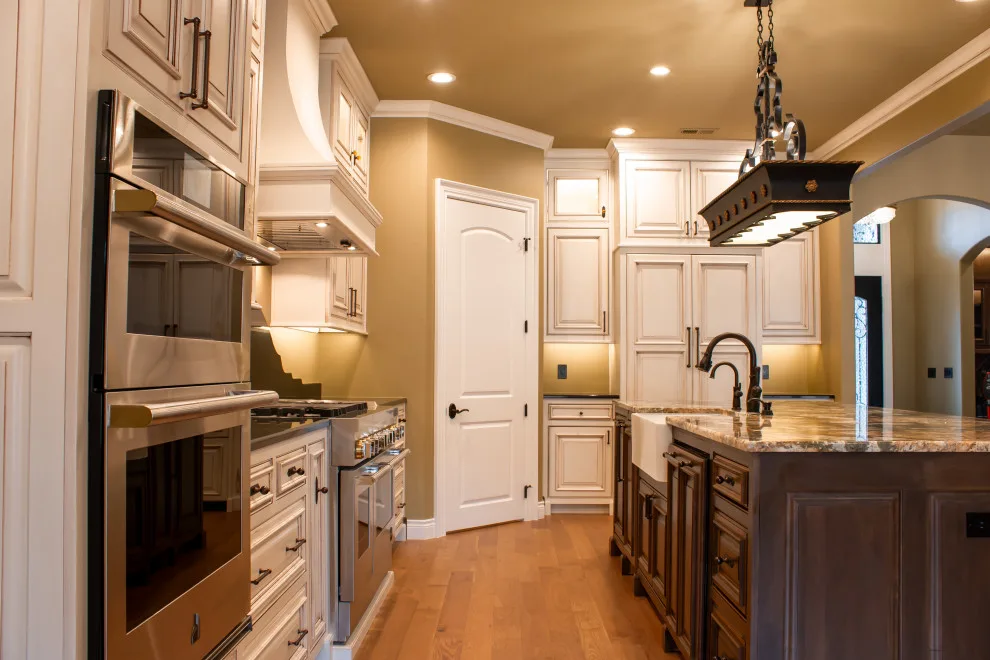 Slocum Custom Residence - Kitchen and Wet Bar by Robbins Construction - Photo 16