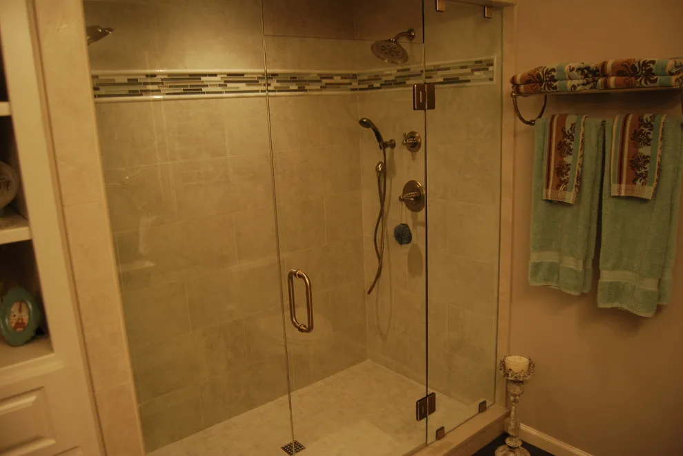 Compact Bathroom, Grand Design by R LUCAS Construction And Design - Photo 2