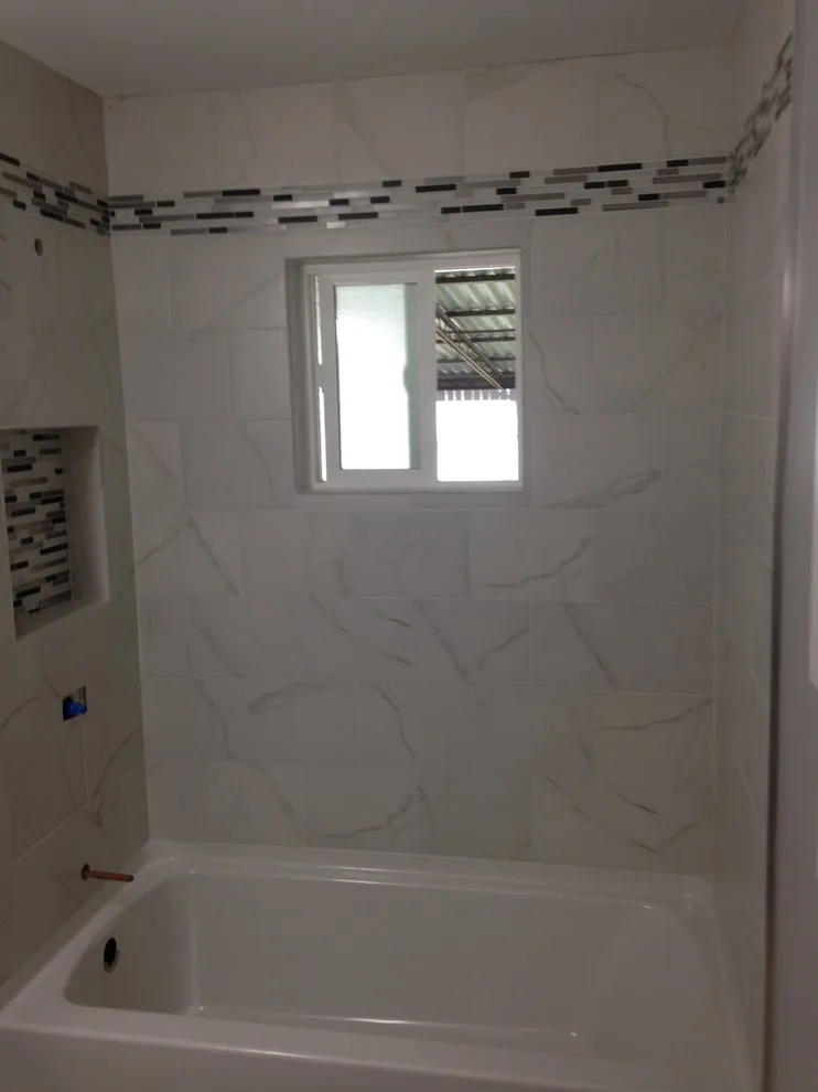 Compact Bathroom with Small Tiles by Renewed Dwellings - Photo 5