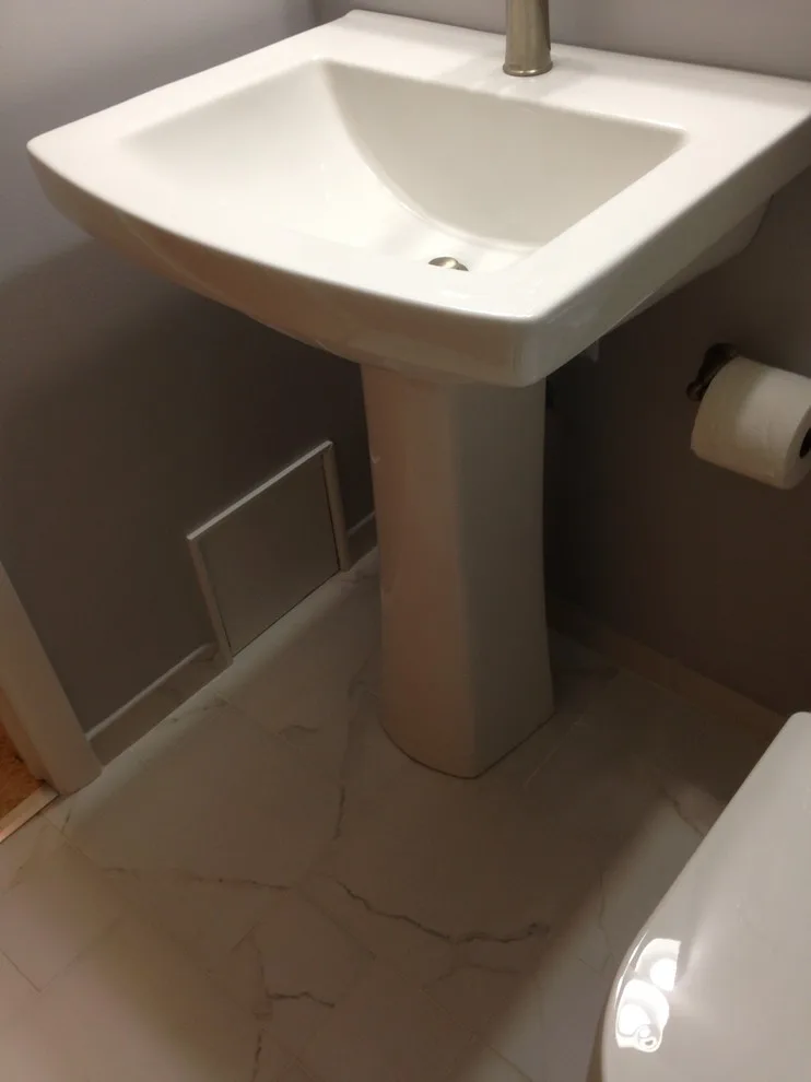 Compact Bathroom with Small Tiles by Renewed Dwellings - Photo 4