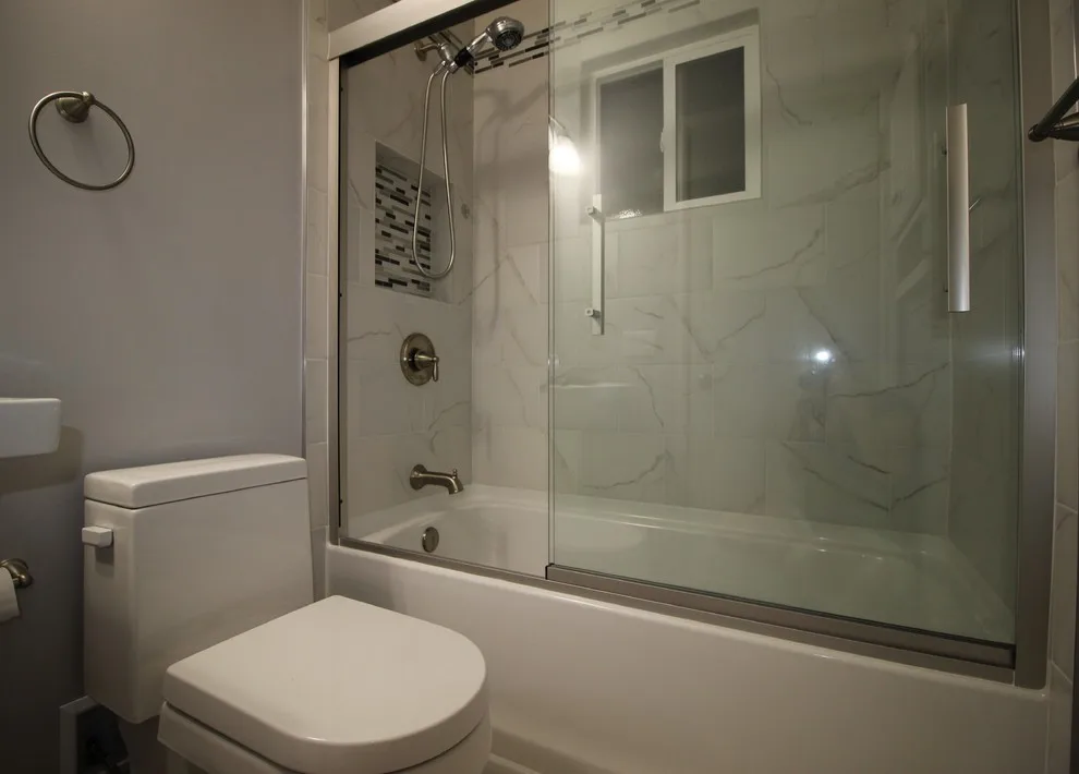 Compact Bathroom with Small Tiles by Renewed Dwellings - Photo 7