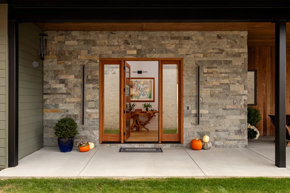 Southern Hill Residence by Solid Rock Builders - Photo 3