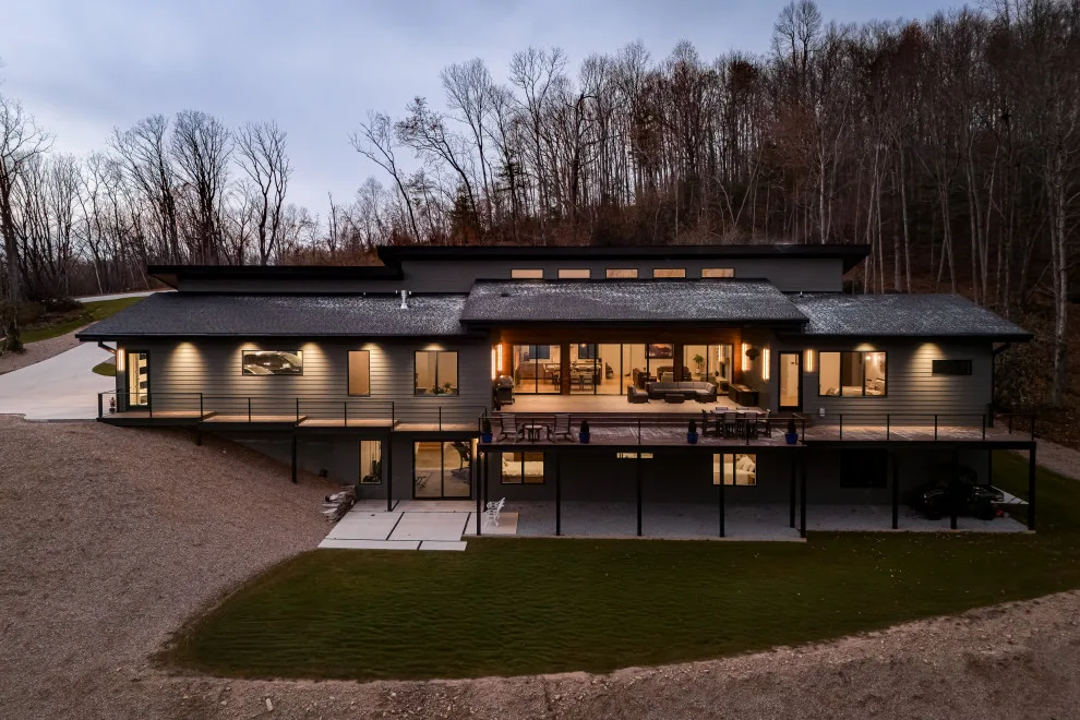 Southern Hill Residence by Solid Rock Builders - Photo 9