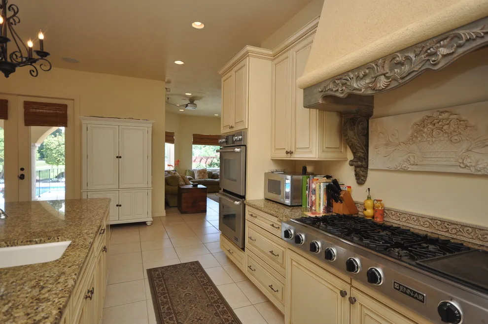 Linkhorn Spanish-Style Home Construction - Interior by Mike Simon Construction Corp - Photo 19