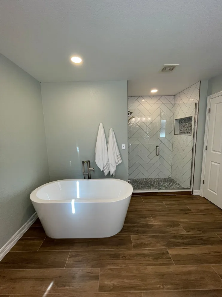 Meadow Springs Bathroom by Prestige Home Renovations - Photo 5