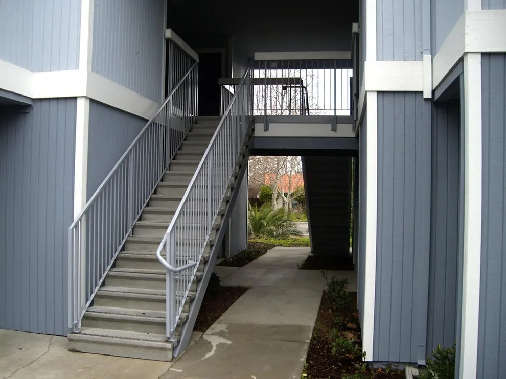 Outdoor Design | Metal Fabrication Railings & Structures by V-Builders - Photo 3