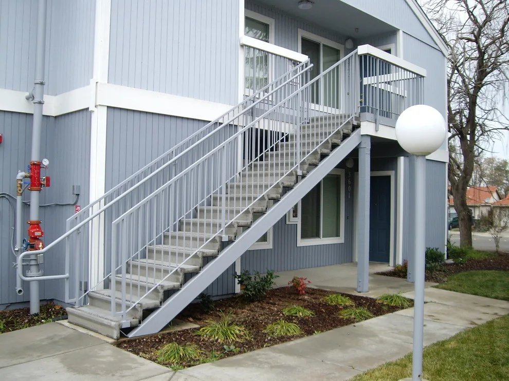 Outdoor Design | Metal Fabrication Railings & Structures by V-Builders - Photo 6