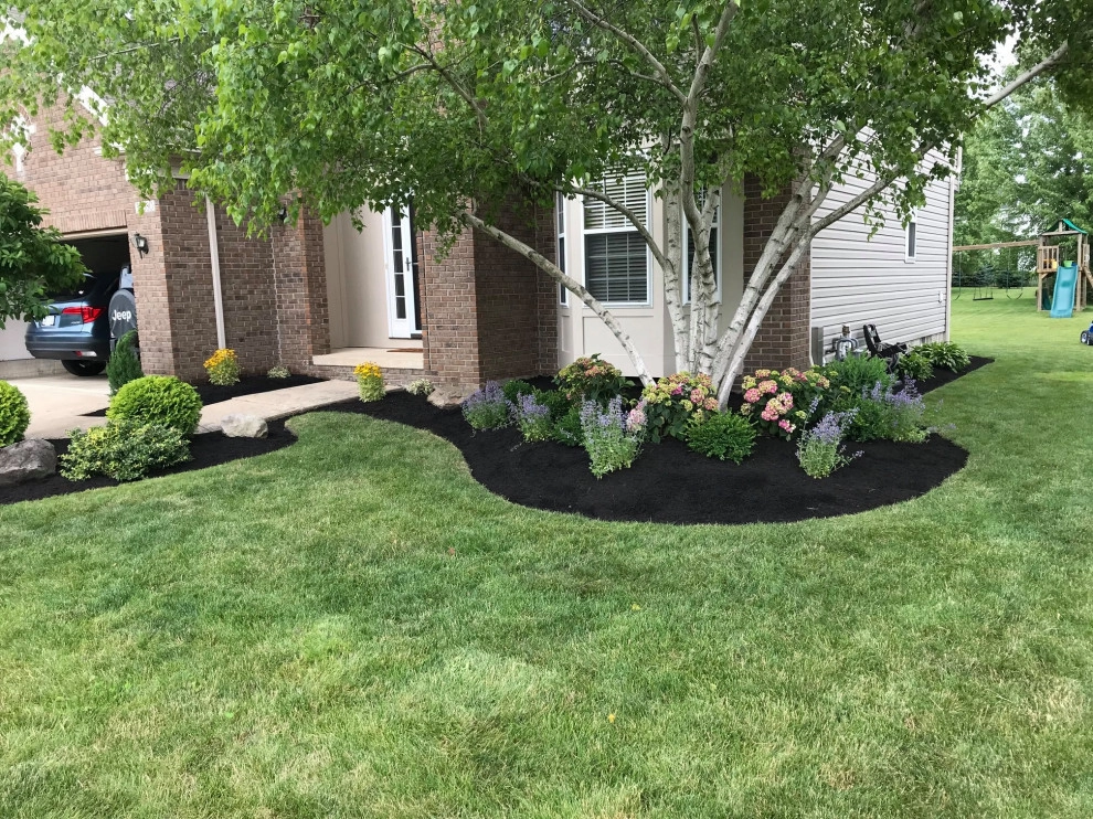 Luxury Lawns & Landscaping LLC - Photo 3