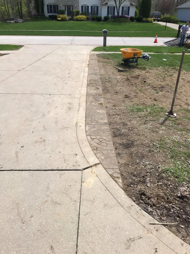 Pavers and Walkways by Luxury Lawns & Landscaping LLC - Photo 2