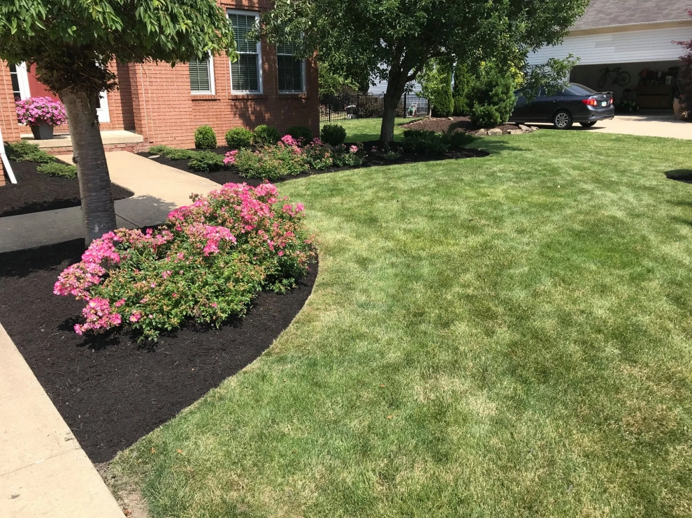 Flower Beds by Luxury Lawns & Landscaping LLC - Photo 2