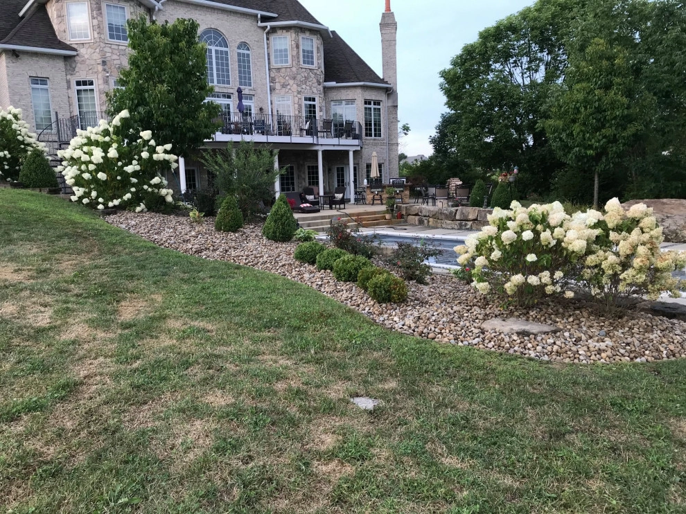 Luxury Lawns & Landscaping LLC - Photo 11