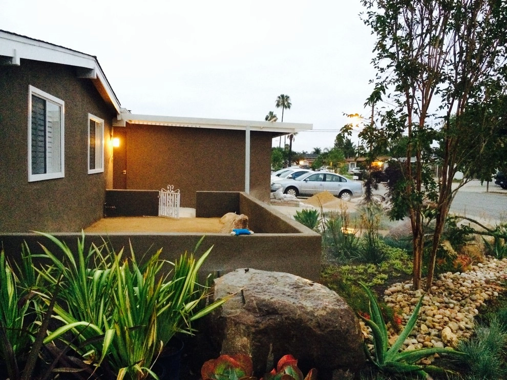 Costa Mesa Drought Tolerant by Lydia Monroe: City Green OC - Photo 15