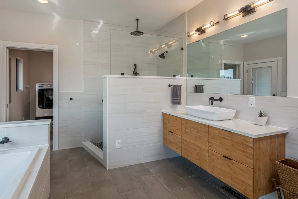 The South by Evergreen Construct Inc. - Photo 22
