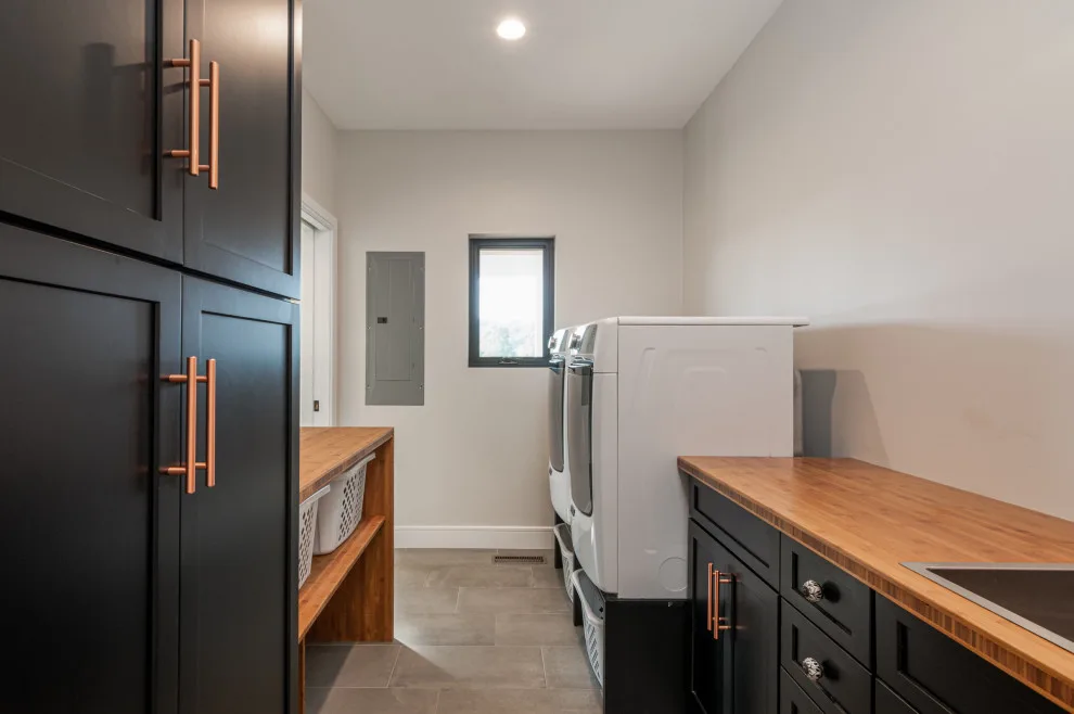 The South by Evergreen Construct Inc. - Photo 8