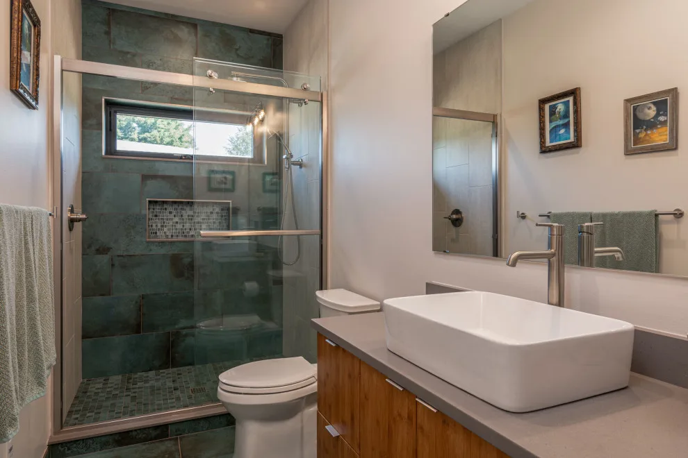 The South by Evergreen Construct Inc. - Photo 9