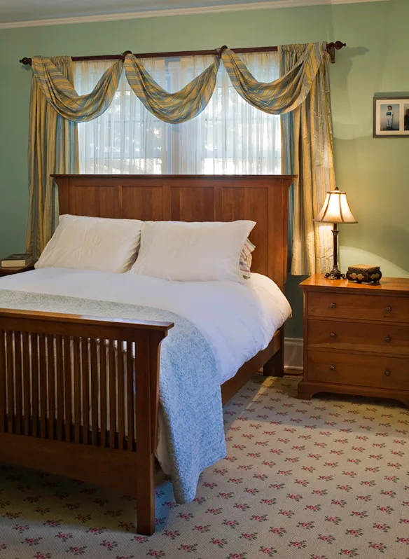 Bungalow Restoration by Heather DeMoras Design Consultants Inc. - Photo 5