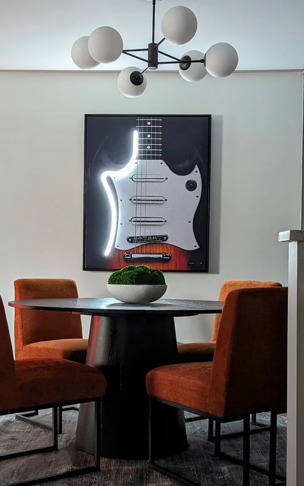 Brookhaven Single Man's Apartment by B.e. Decors Interiors - Photo 5