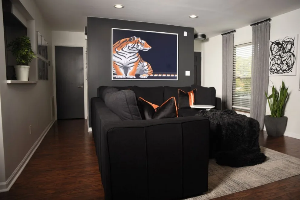 Brookhaven Single Man's Apartment by B.e. Decors Interiors - Photo 4