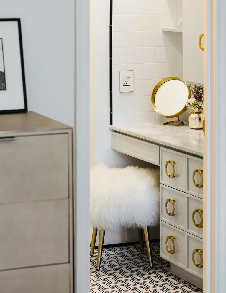 Glamorous Apartment in Brooklyn Heights by Designs By Human. - Photo 9