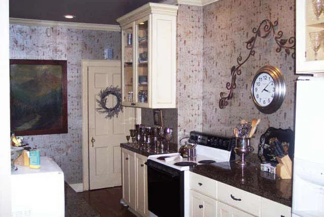 R Lofton Brown Antiques And Interiors - Photo 9