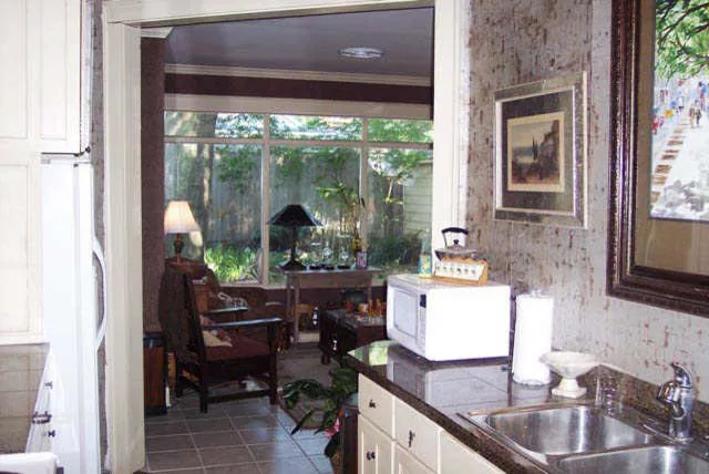R Lofton Brown Antiques And Interiors - Photo 11