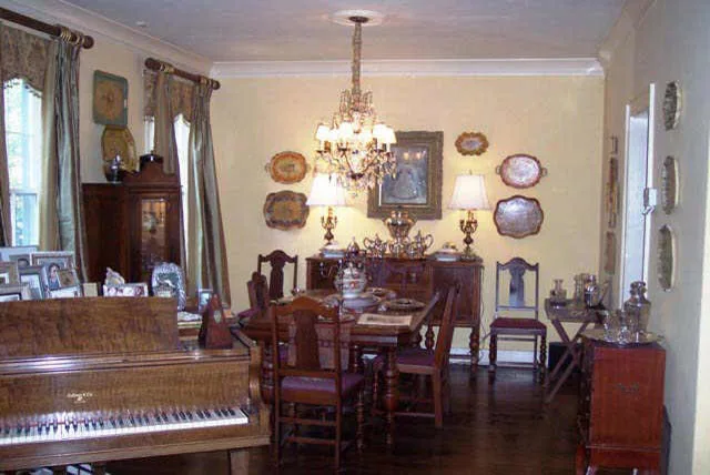 R Lofton Brown Antiques And Interiors - Photo 3