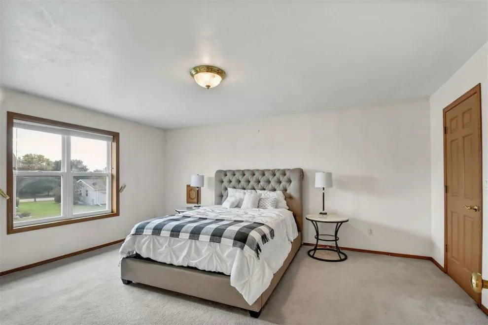 Carmen Lane by Wenz Home Furniture - Photo 2