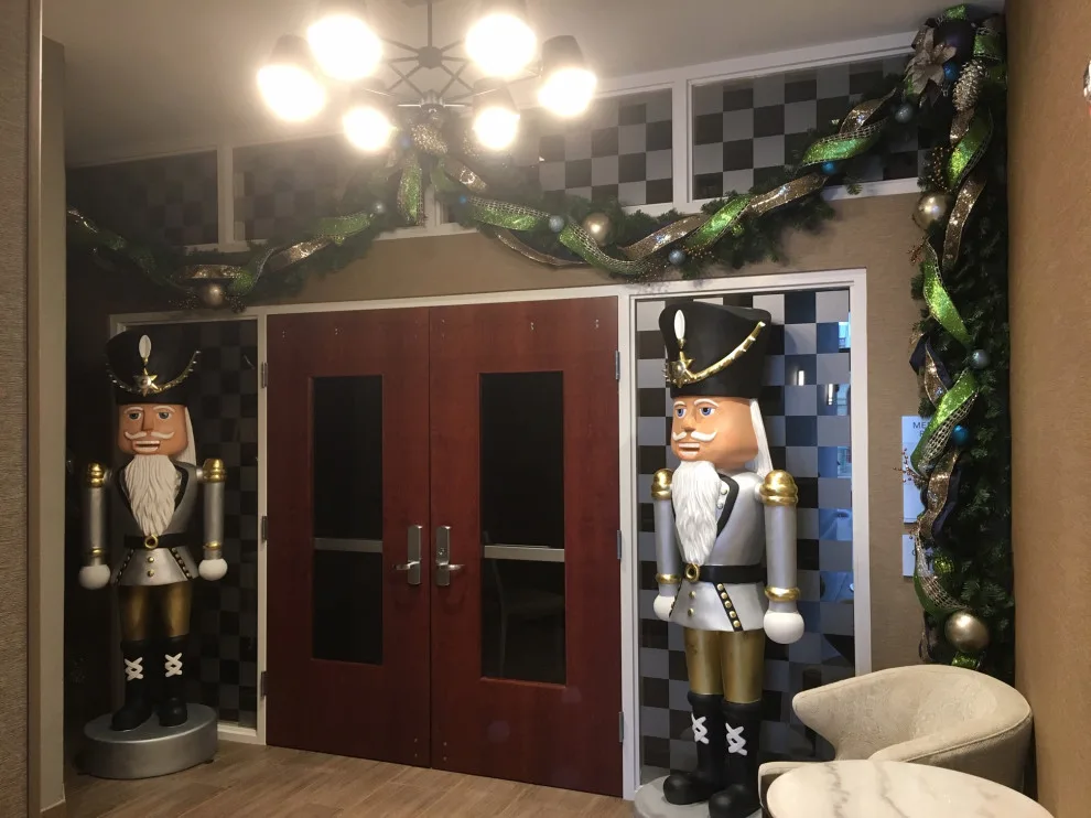 Holiday Decorations by Unique Ambiance LLC - Photo 5