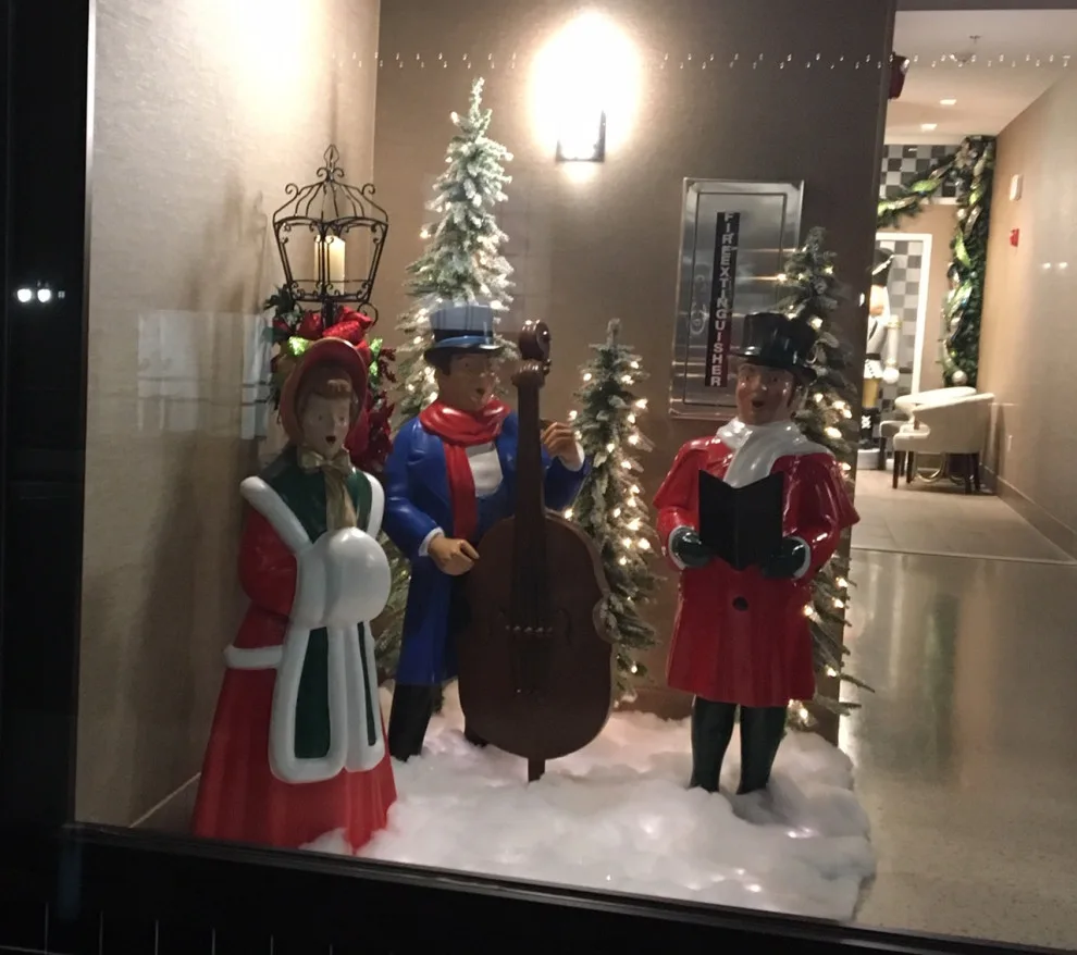 Holiday Decorations by Unique Ambiance LLC - Photo 4