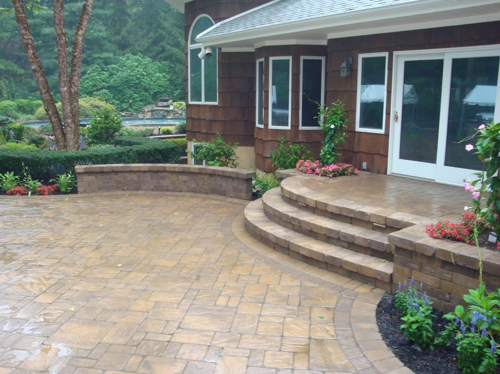 Longo's Landscaping & Masonry - Photo 10