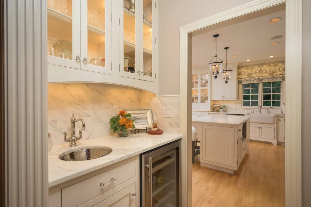 Traditional Kitchen and Beverage Area by Mary Norris Interiors - Photo 3