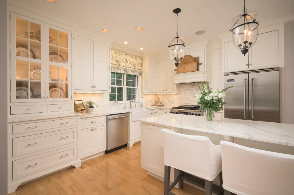 Traditional Kitchen and Beverage Area by Mary Norris Interiors - Photo 5