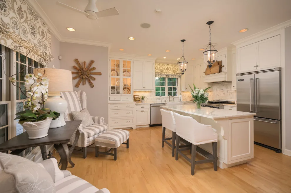 Traditional Kitchen and Beverage Area by Mary Norris Interiors - Photo 12
