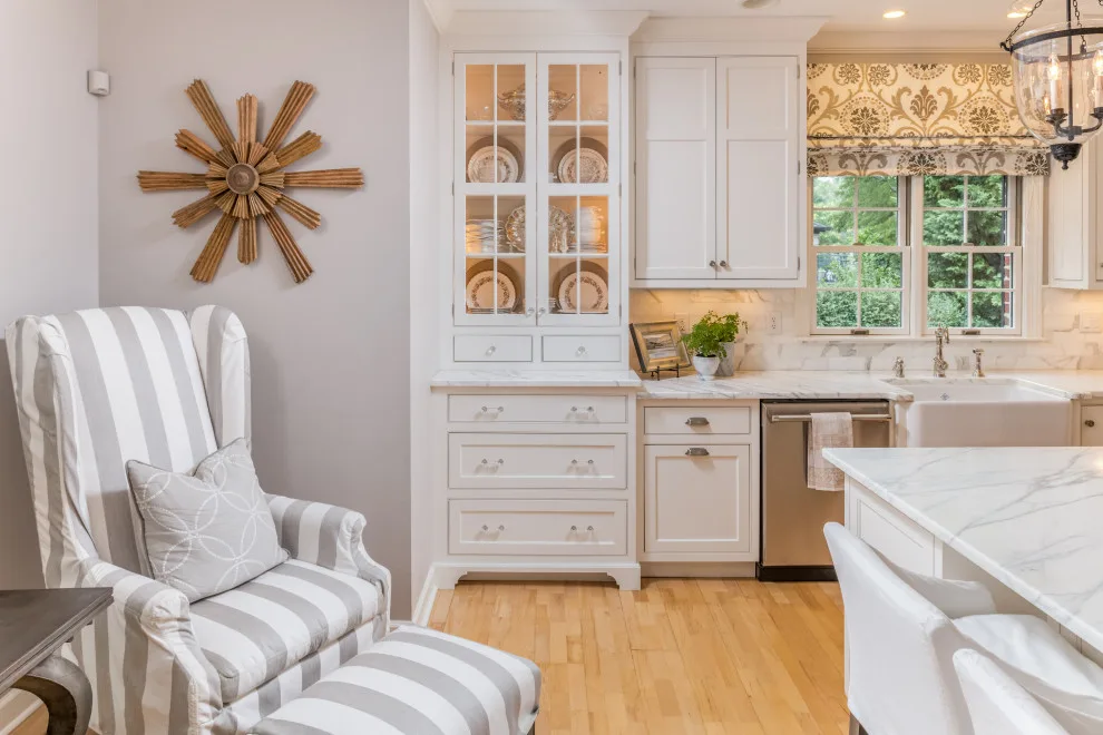 Traditional Kitchen and Beverage Area by Mary Norris Interiors - Photo 6