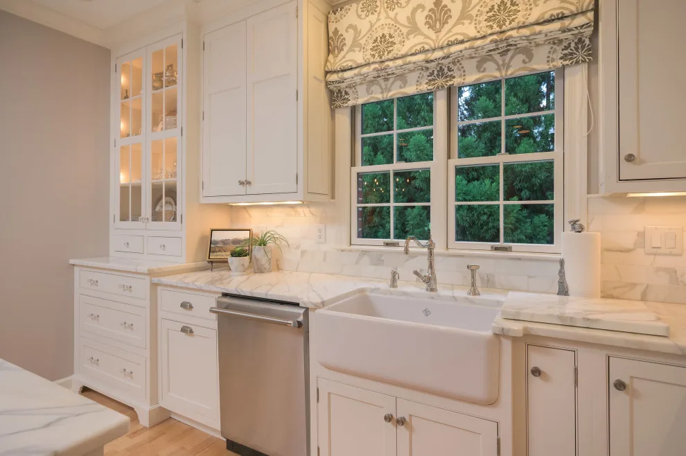 Traditional Kitchen and Beverage Area by Mary Norris Interiors - Photo 11