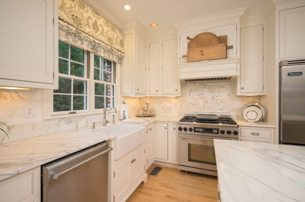 Traditional Kitchen and Beverage Area by Mary Norris Interiors - Photo 9