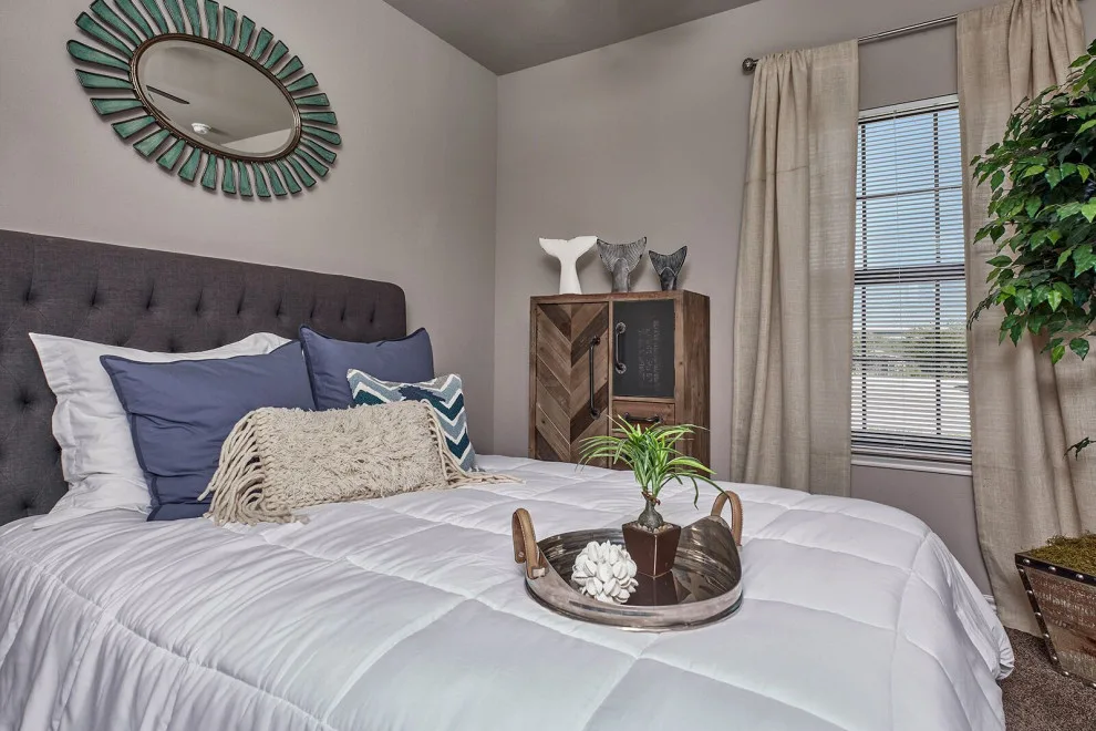 Seaside Living Room and Bedroom Decor by Jana Ward Interiors - Photo 4