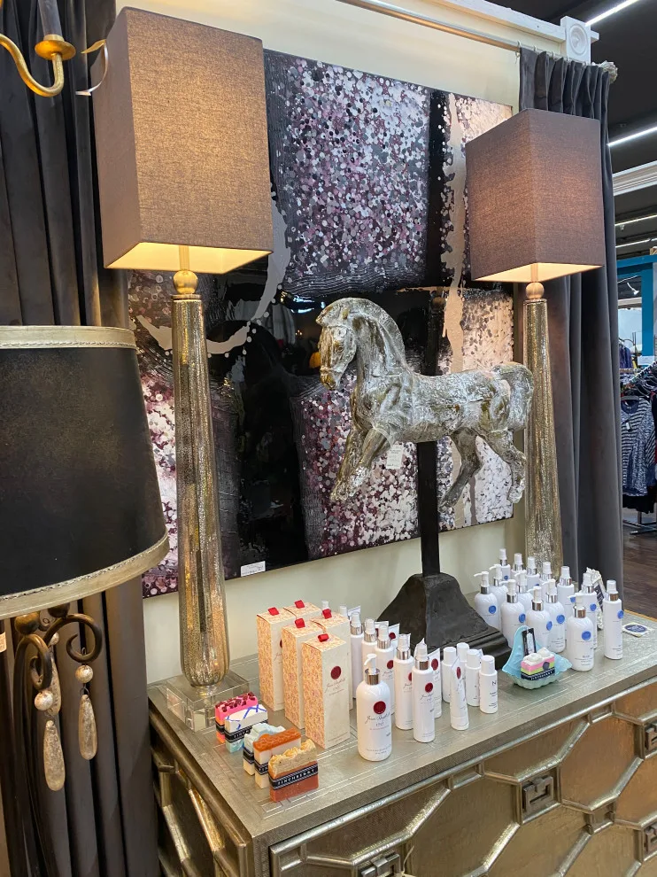 Exhibition Space by Melanie Leeds Design - Photo 30