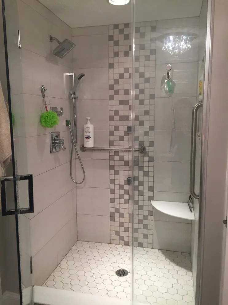 modern bathroom by Sylvie Del Duca Interior Designs Services - Photo 2