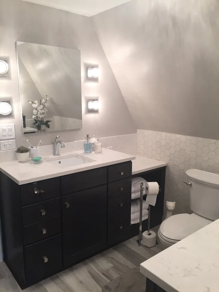 modern bathroom by Sylvie Del Duca Interior Designs Services - Photo 4