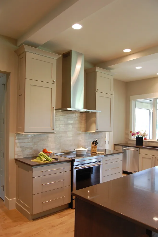 Modern Lakeside Residence by Gallery Interiors And Rockford Kitchen Design - Photo 23