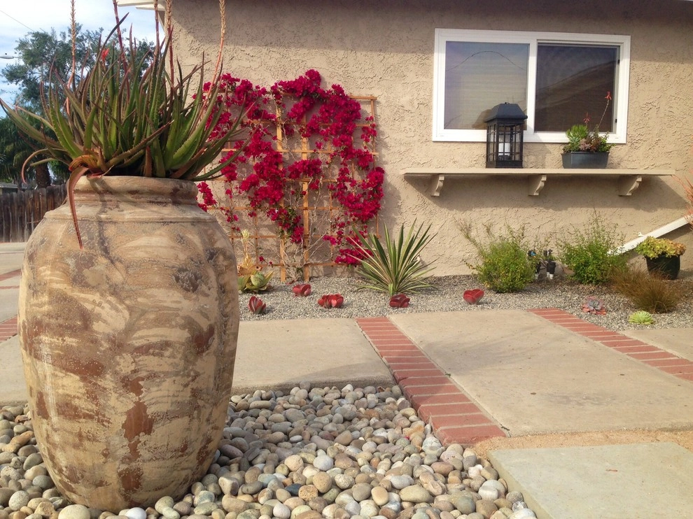 Costa Mesa color/Water conservation, by Camille Beehler Landscape Design - Photo 2