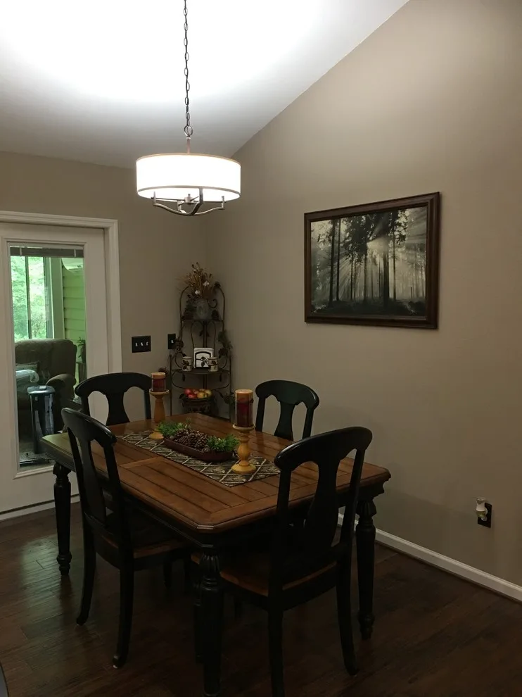 Warm family lounge by Maxwell House Interiors Virginia Warren - Photo 2