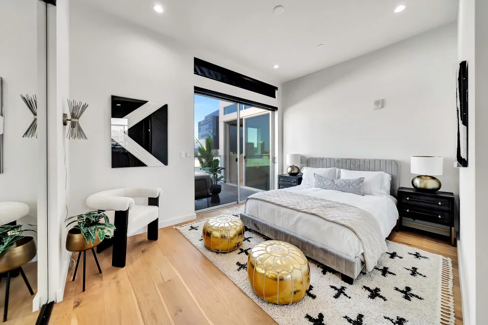 Contemporary Moroccan Loft by WE Home Staging Inc. - Photo 19