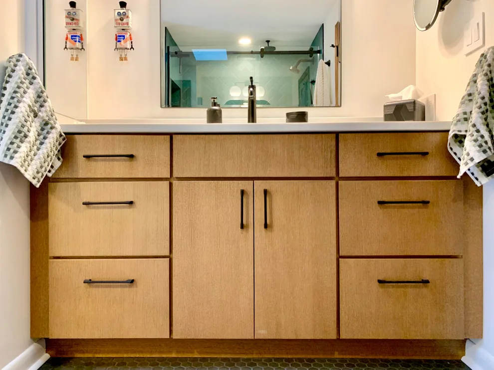 Vibrant and Inviting Hall Bathroom by DesignFive, LLC - Steve Shorthouse - Photo 6