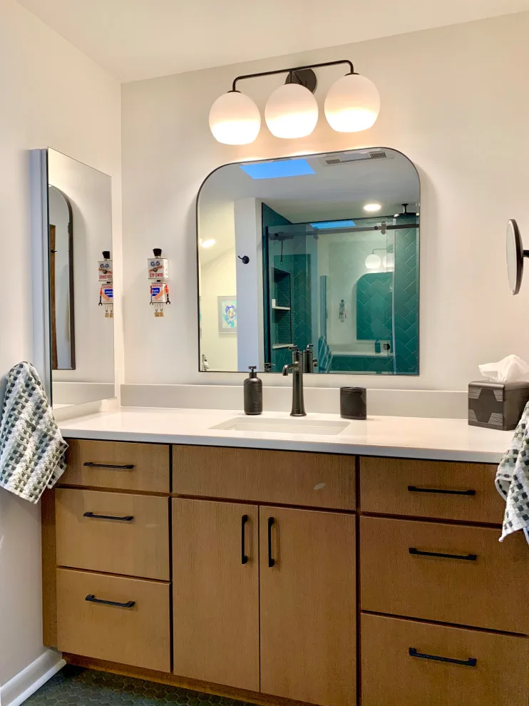 Vibrant and Inviting Hall Bathroom by DesignFive, LLC - Steve Shorthouse - Photo 3