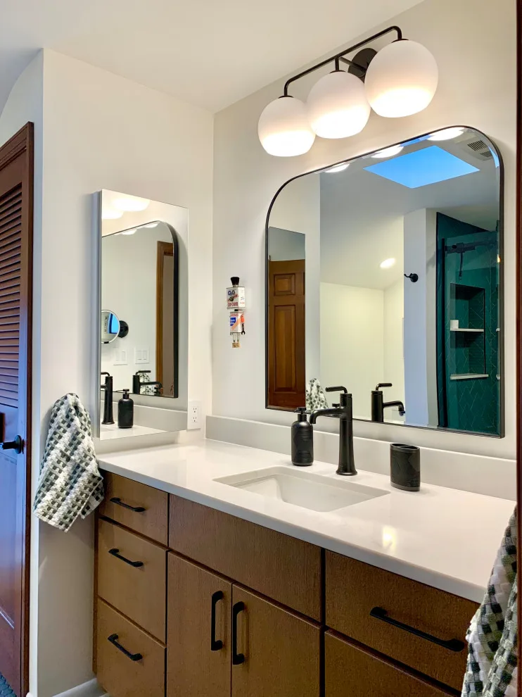 Vibrant and Inviting Hall Bathroom by DesignFive, LLC - Steve Shorthouse - Photo 4