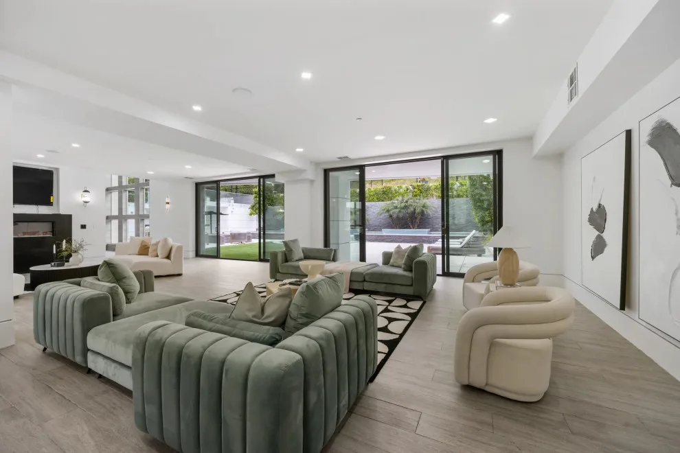 Del Mar Contemporary Lifestyle by Brandi Bernardino Designs - Photo 2