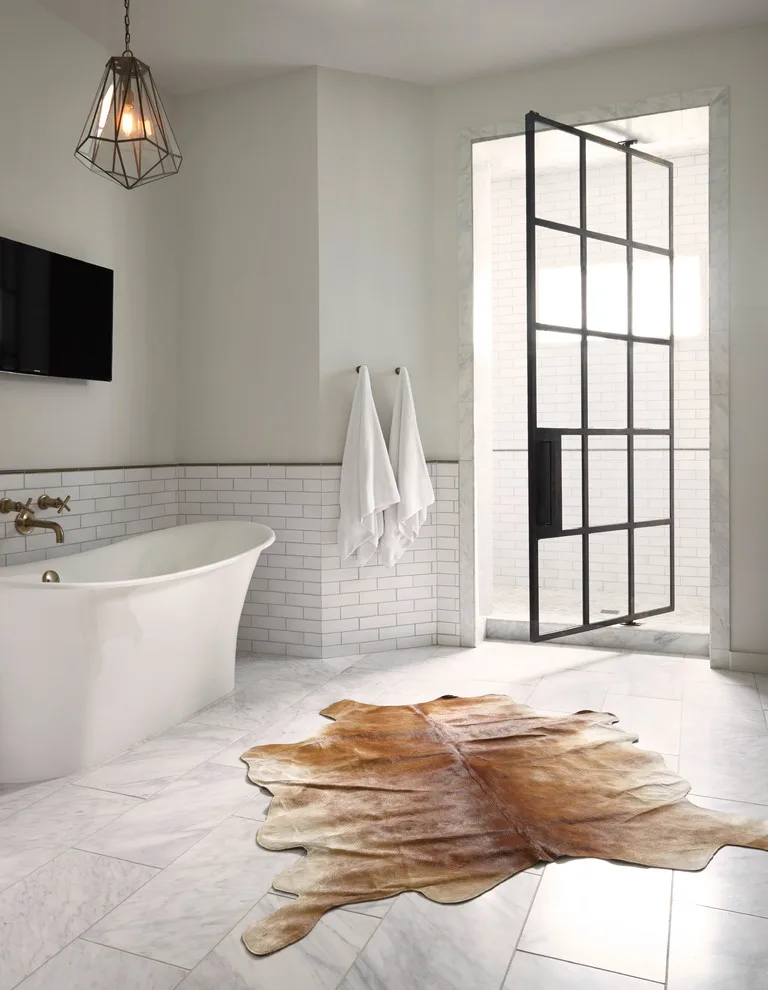 Small Hollywood by Marcelle Guilbeau Interior Design - Photo 6